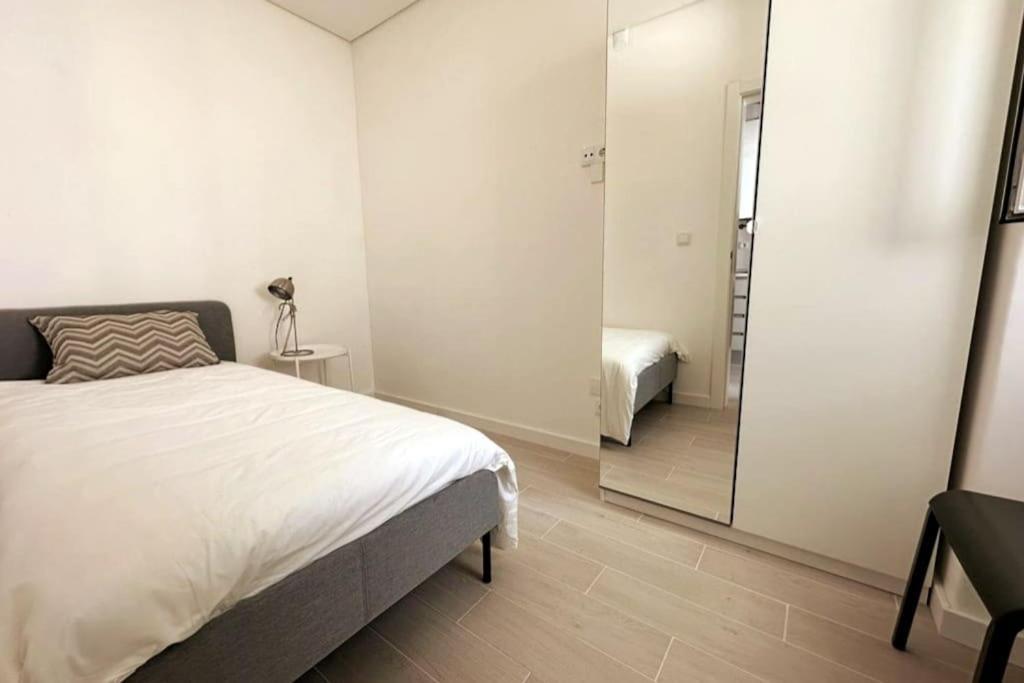 Modern Retreat With Patio Near The Airport - Oha I * Lissabon