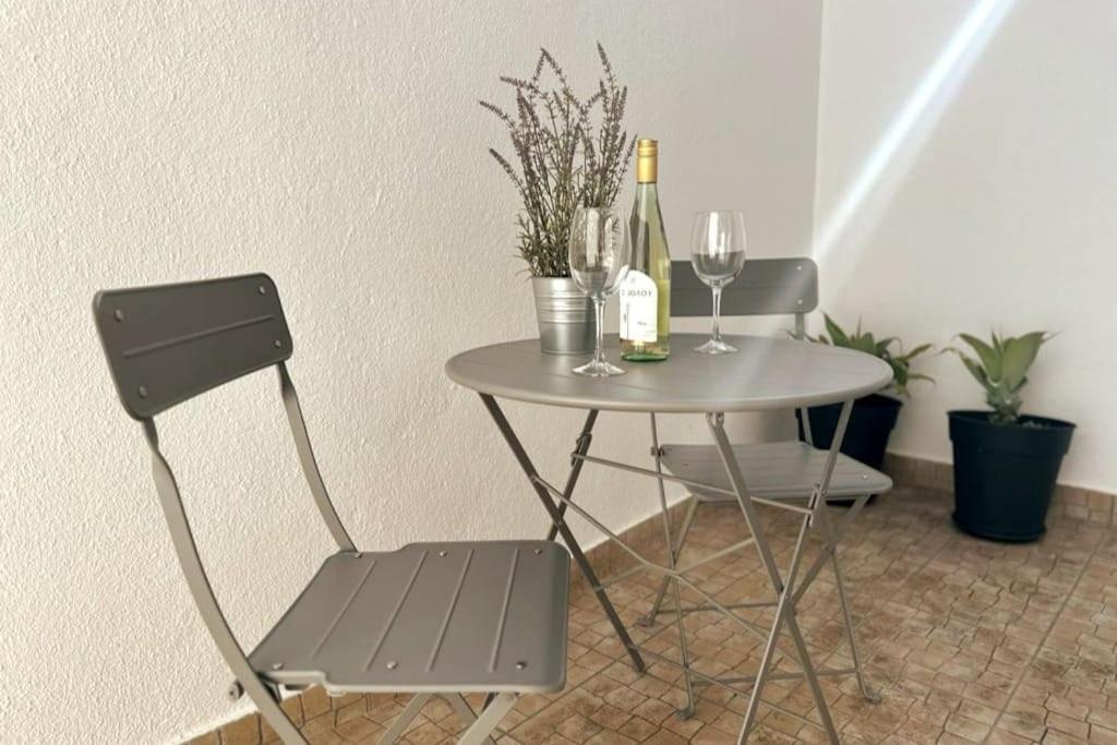 Modern Retreat With Patio Near The Airport - Oha I Apartment Lissabon